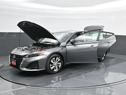 Used 2025 Nissan Altima 2.5 S FWD image 46