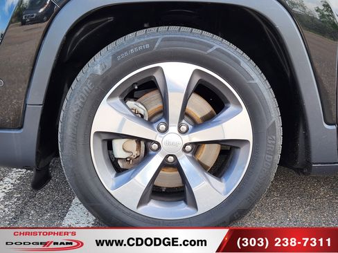 Used 2019 Jeep Cherokee Limited w/ Technology Group FWD image 26