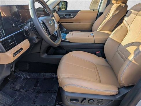 Used 2025 INFINITI QX80 Sensory image 11
