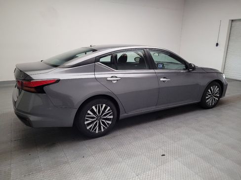Used 2024 Nissan Altima 2.5 SV FWD image 10