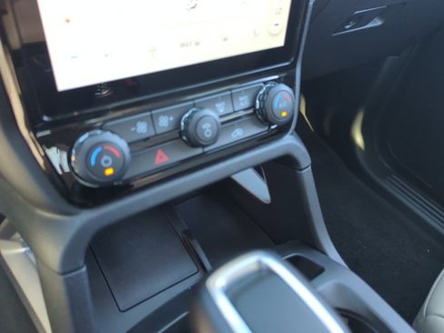 Used 2025 Ford Ranger Lariat w/ Trailer Tow Package image 12