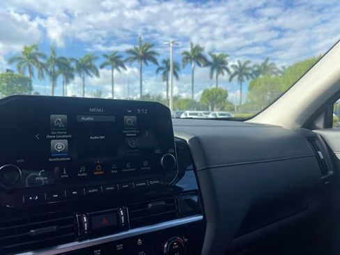 Used 2025 Nissan Pathfinder SL w/ Black Appearance Package image 43