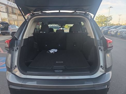 Used 2025 Nissan Rogue S AWD/4WD image 23
