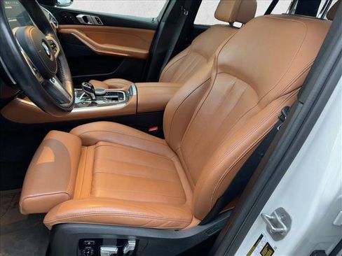 Used 2022 BMW X5 xDrive40i w/ M Sport Package image 17