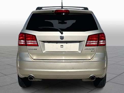 Used 2010 Dodge Journey SXT w/ Navigation & Sound Group I image 4