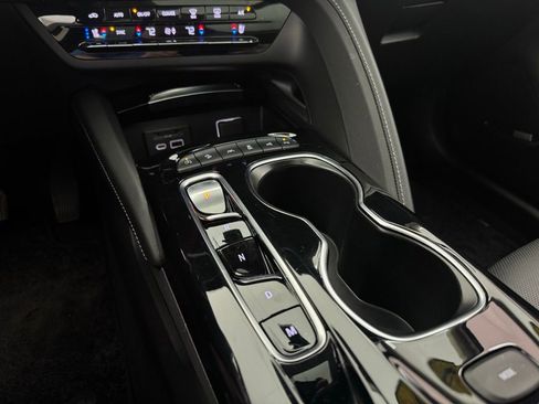 Used 2023 Buick Envision Avenir image 33