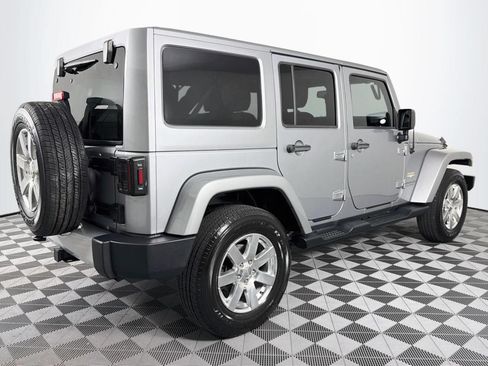 Used 2013 Jeep Wrangler Unlimited Sahara w/ Dual Top Group AWD/4WD image 26