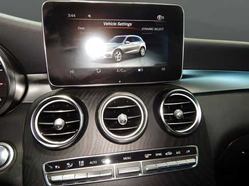 Used 2018 Mercedes-Benz GLC 300 4MATIC w/ Multimedia Package image 28