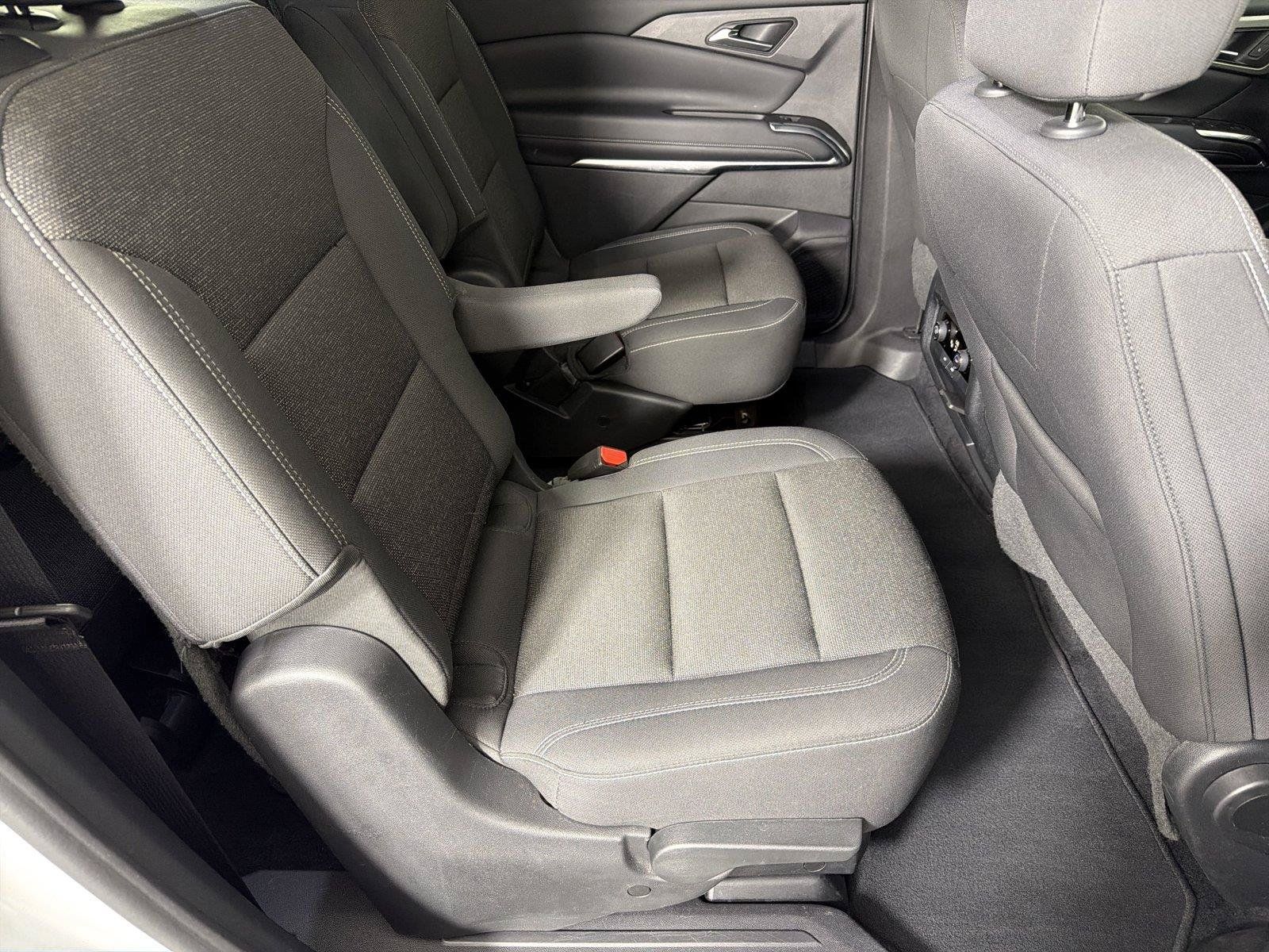 Used 2024 Chevrolet Traverse LT FWD image 14