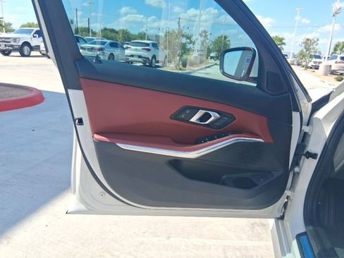 Used 2025 BMW 330i Sedan w/ Convenience Package RWD image 13