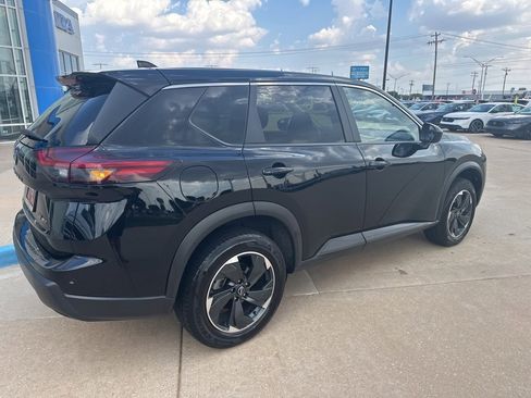 Used 2024 Nissan Rogue SV image 15