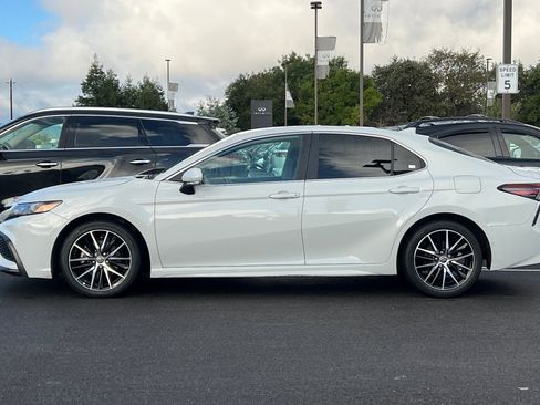 Used 2022 Toyota Camry SE image 7