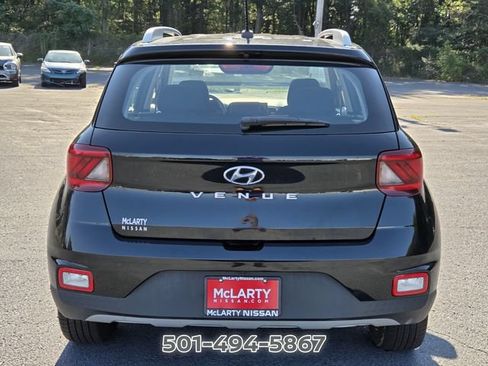 Used 2025 Hyundai Venue SEL FWD image 4