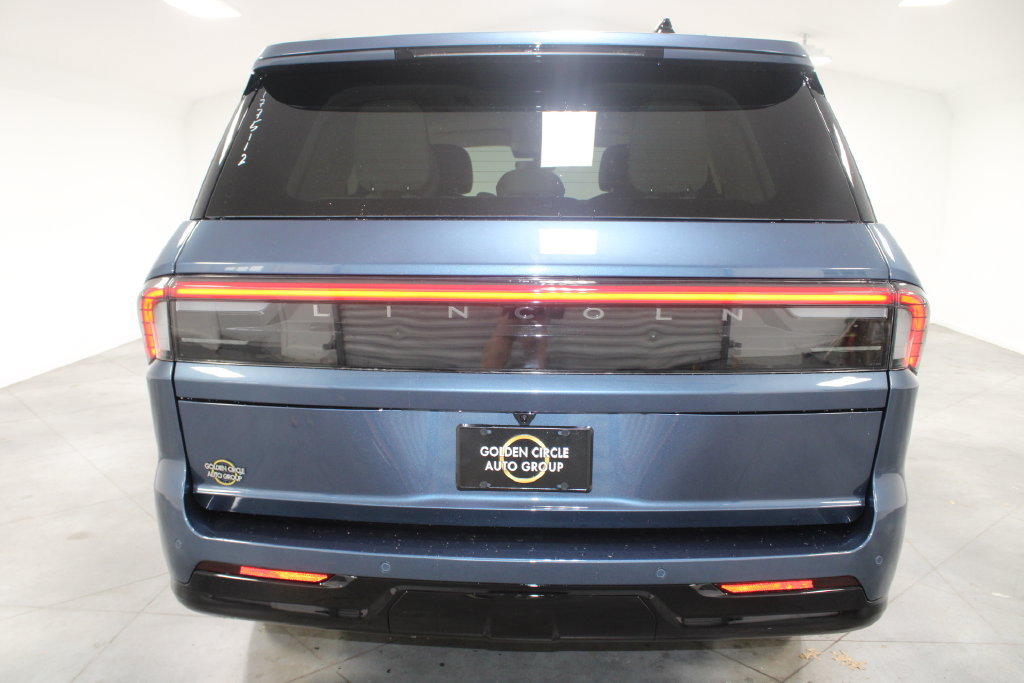 New 2027 Lincoln Navigator Premiere RWD image 7
