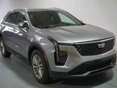 Used 2024 Cadillac XT4 Premium Luxury image 5