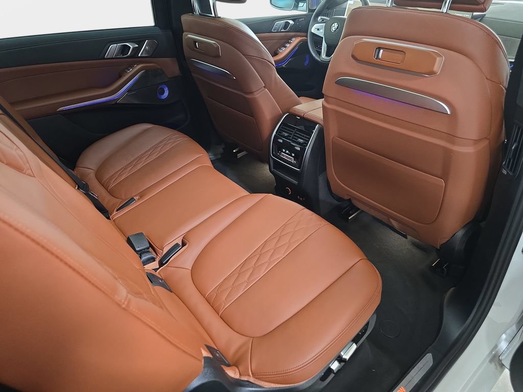 Used 2026 BMW X7 xDrive40i AWD/4WD image 16