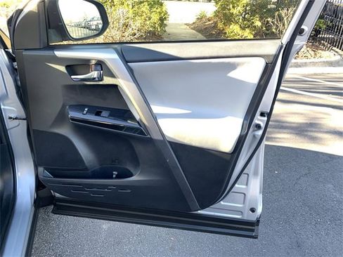 Used 2017 Toyota RAV4 Limited image 13