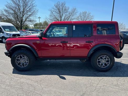 New 2025 Ford Bronco Badlands image 2
