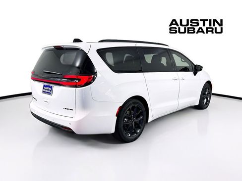 Used 2024 Chrysler Pacifica Limited w/ S Appearance Package image 7