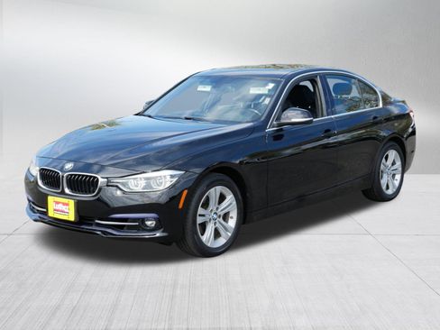 Used 2018 BMW 330i xDrive Sedan w/ Convenience Package AWD/4WD image 3