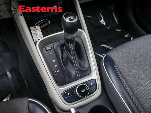 Used 2023 Hyundai Venue Limited image 28