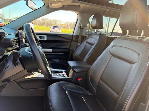Used 2023 Ford Explorer XLT w/ Equipment Group 202A image 16