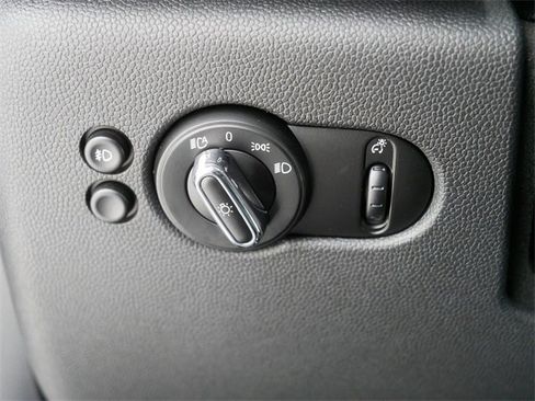 Used 2020 MINI Cooper 4-Door Hardtop w/ Premium Package image 24