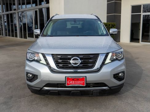 Used 2019 Nissan Pathfinder SL image 2