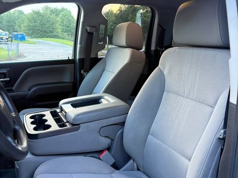 Used 2019 Chevrolet Silverado 1500 Custom w/ Custom Convenience Package AWD/4WD image 34