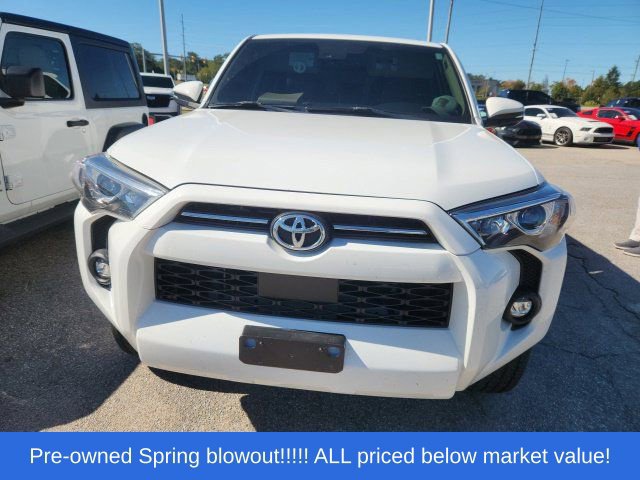 Used 2021 Toyota 4Runner SR5 Premium w/ Moonroof Package RWD image 2