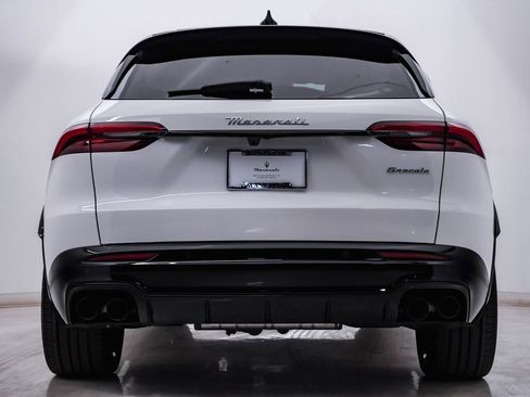 Certified 2025 Maserati Grecale Modena image 8