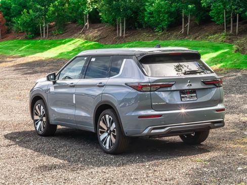 New 2025 Mitsubishi Outlander SEL image 6