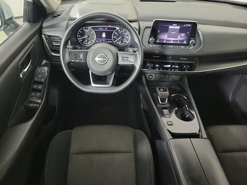 Used 2024 Nissan Rogue SV FWD image 10