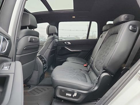 Used 2026 BMW X7 xDrive40i w/ M Sport Package image 10