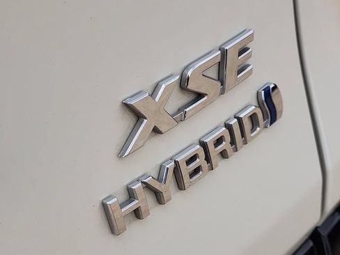 Used 2021 Toyota RAV4 XSE AWD/4WD image 7