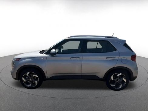 Used 2025 Hyundai Venue SEL FWD image 10