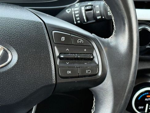 Used 2024 Hyundai Venue Limited FWD image 22