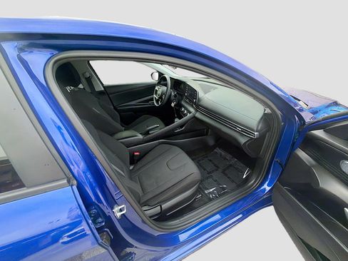 Used 2024 Hyundai Elantra SE FWD image 28