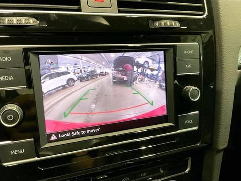 Used 2020 Volkswagen Golf 4-Door FWD image 21