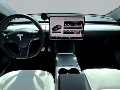 Used 2022 Tesla Model Y Performance image 7