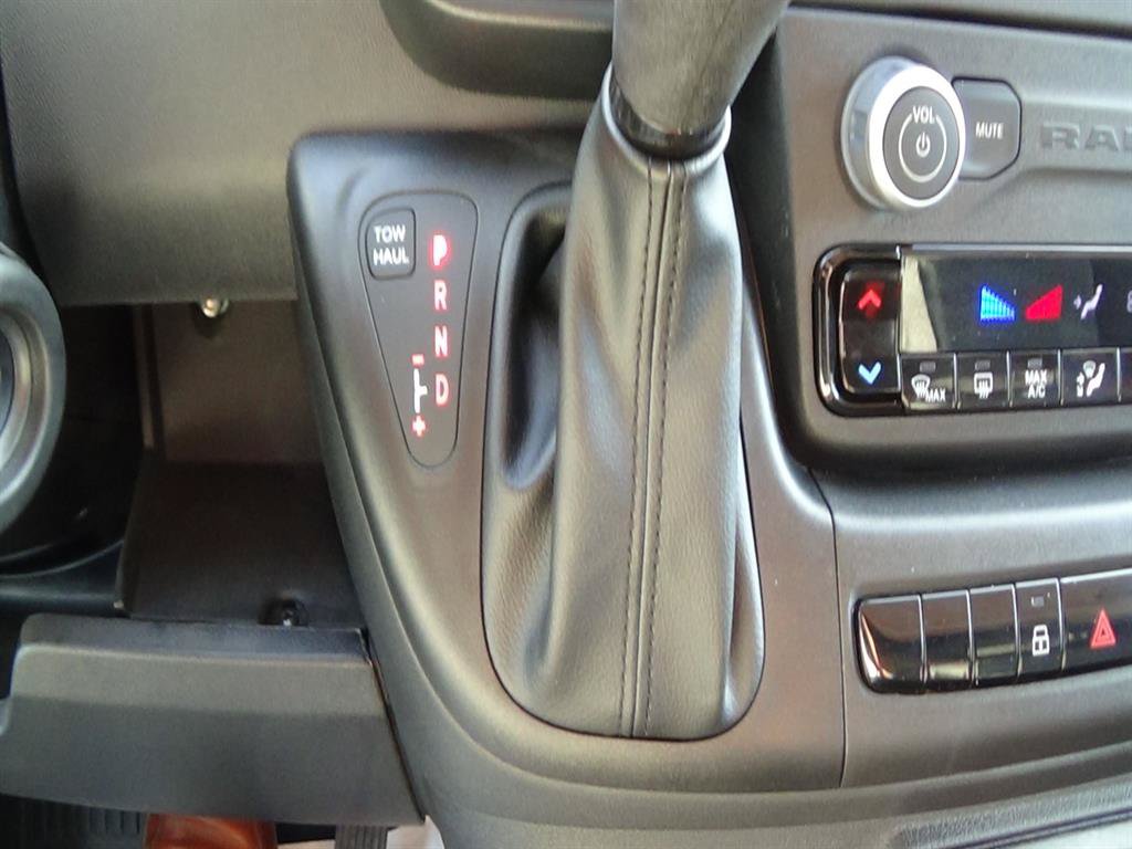 Used 2025 RAM ProMaster 2500 w/ Storage Group FWD image 20