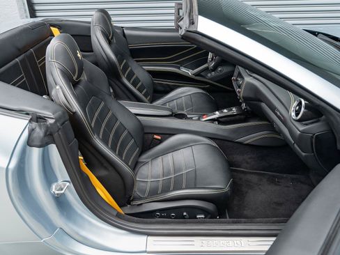 Used 2016 Ferrari California T RWD image 34