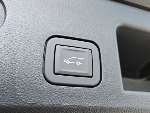 New 2026 Chevrolet Equinox RS w/ LPO, Floor Liner Package image 11