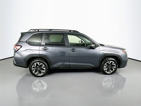 Used 2025 Subaru Forester Premium image 13