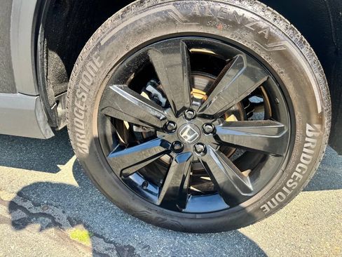 Used 2025 Honda Pilot Black Edition image 32