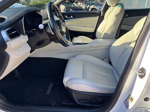 Used 2024 Genesis G70 2.5T image 9