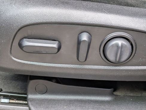 Used 2019 Chevrolet Traverse LT image 22