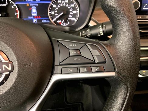 Used 2025 Nissan Altima 2.5 SV FWD image 30