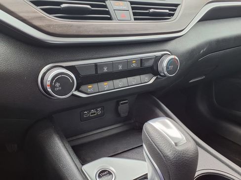Used 2025 Nissan Altima 2.5 SV FWD image 28