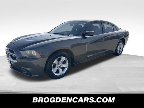 Used 2014 Dodge Charger SE image 4